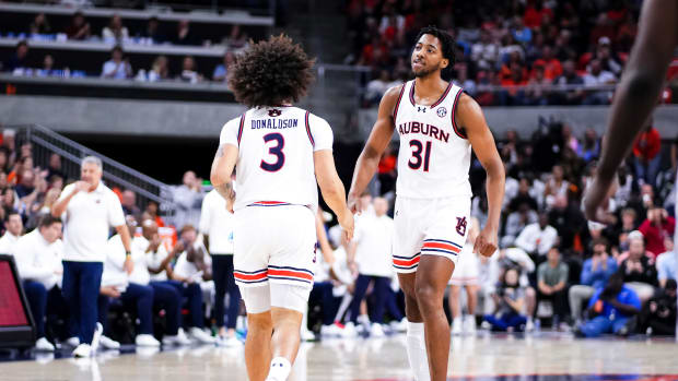 Auburnâs Chaney Johnson (31) and Auburn's Tre Donaldson (3)_20240309_MBB_vs_UGA_ZB_300